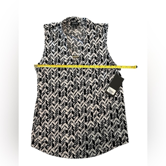 JONES‎ NEW YORK's Sleek Keyhole Top - Size (Small) - New With Tags! - Picture 10 of 10